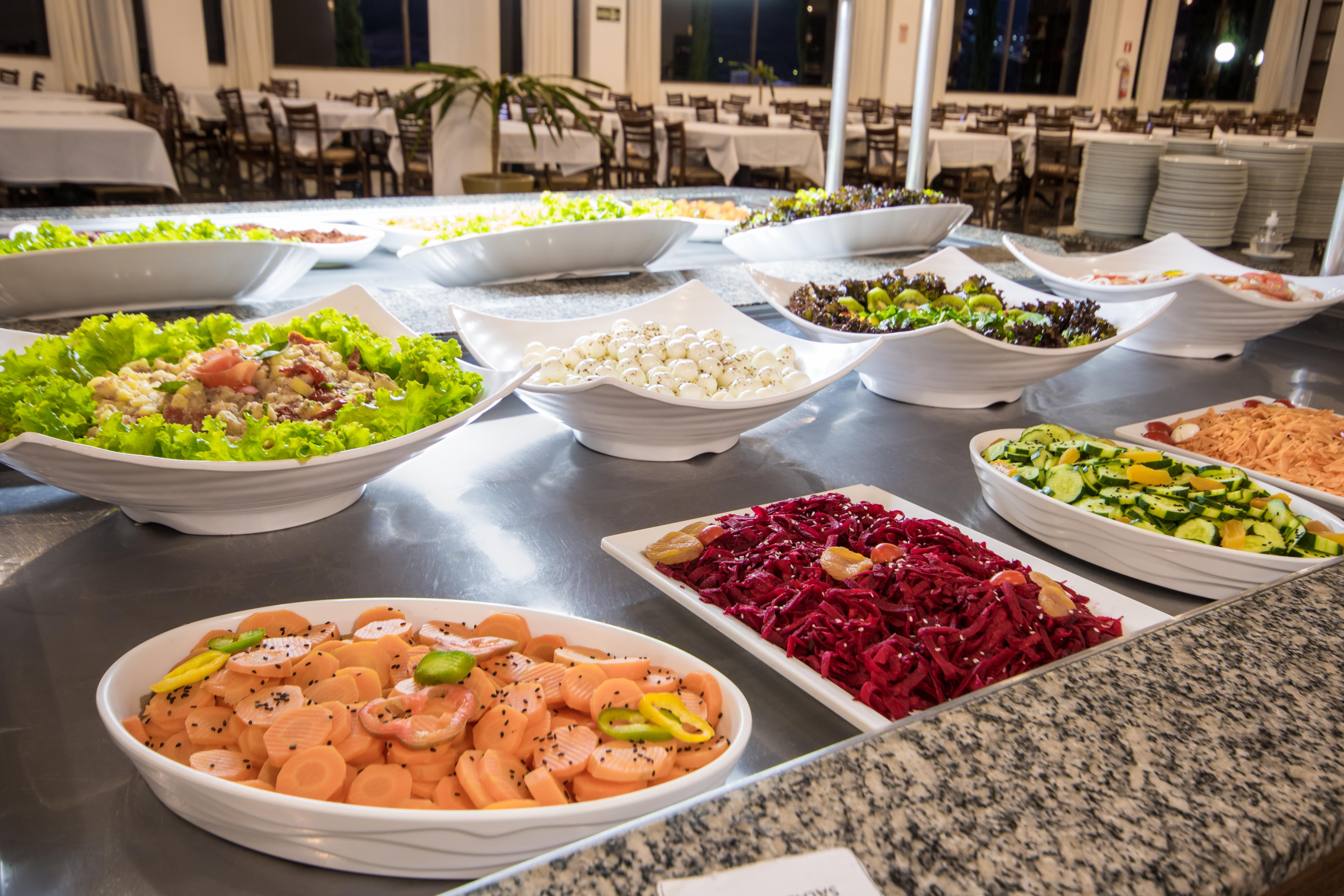 Hotel Golden Park All Inclusive Pocos De Caldas By Nacional Inn エクステリア 写真 A salad bar