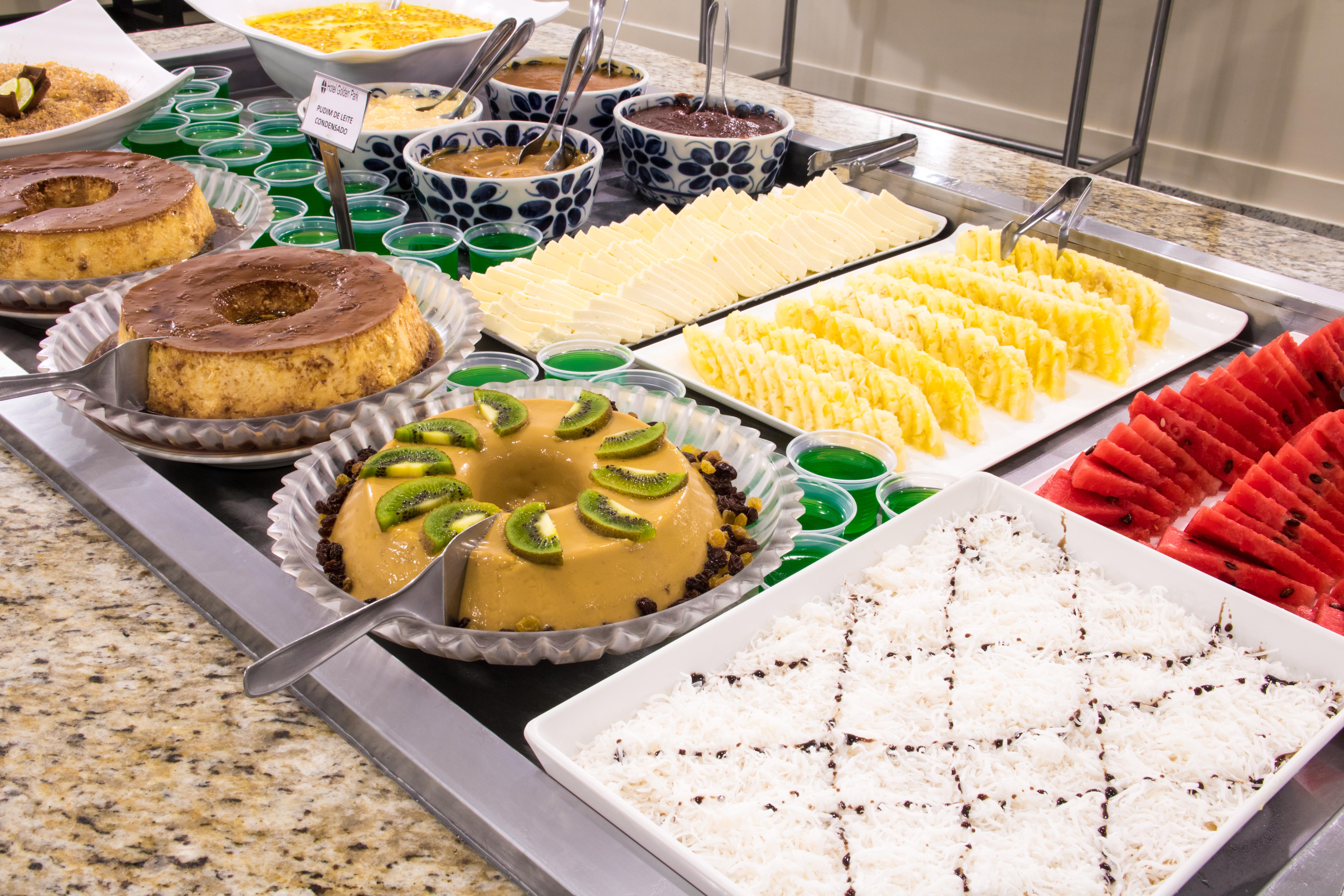 Hotel Golden Park All Inclusive Pocos De Caldas By Nacional Inn エクステリア 写真 A dessert buffet