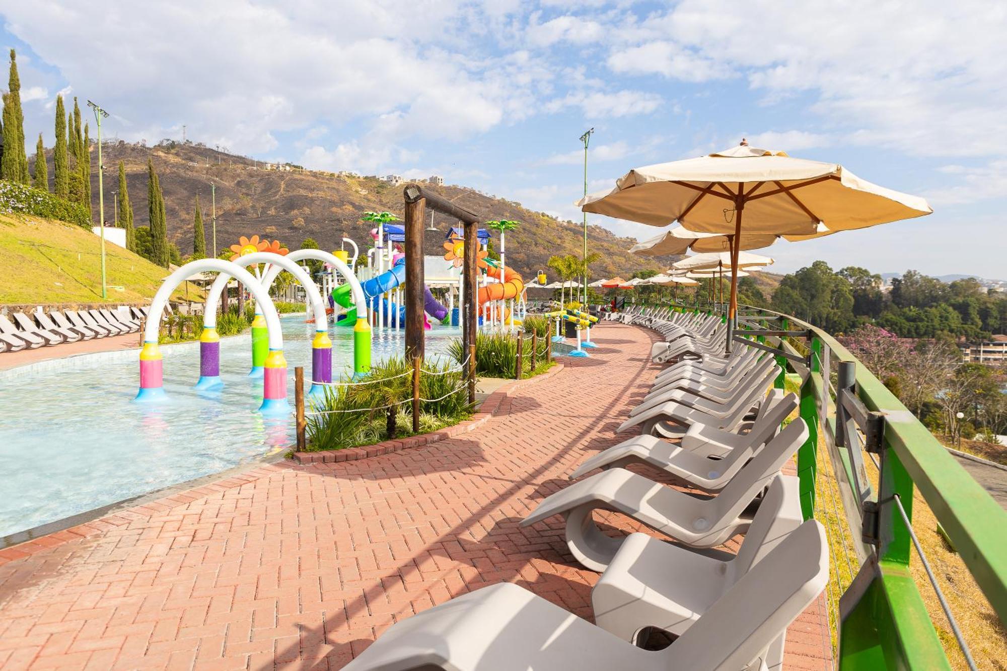 Hotel Golden Park All Inclusive Pocos De Caldas By Nacional Inn エクステリア 写真 The resort's water park