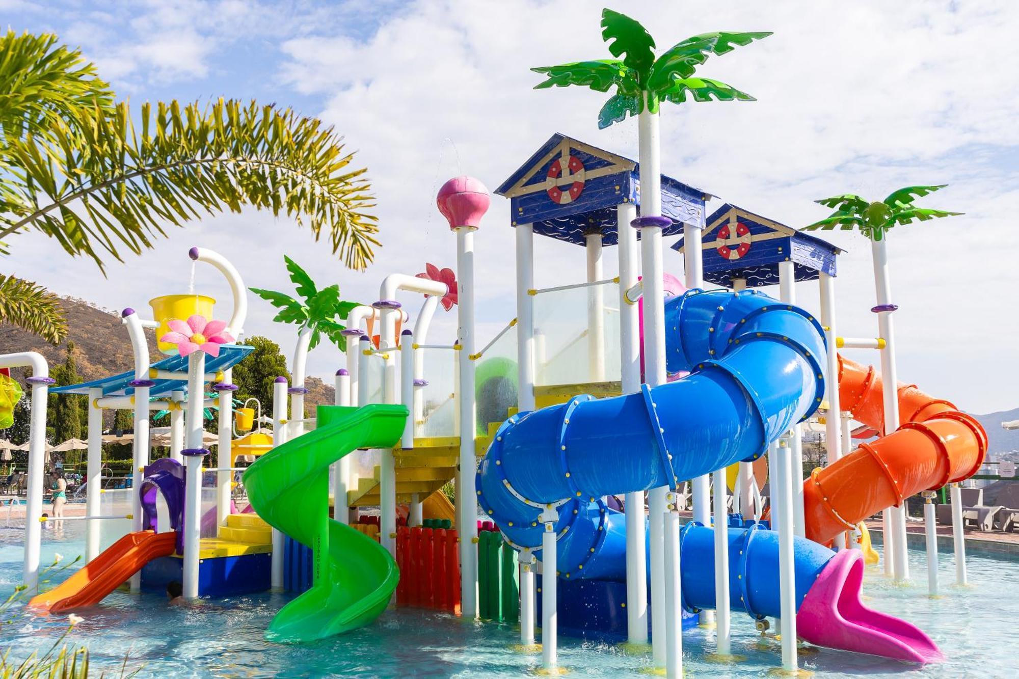Hotel Golden Park All Inclusive Pocos De Caldas By Nacional Inn エクステリア 写真 Splash Island