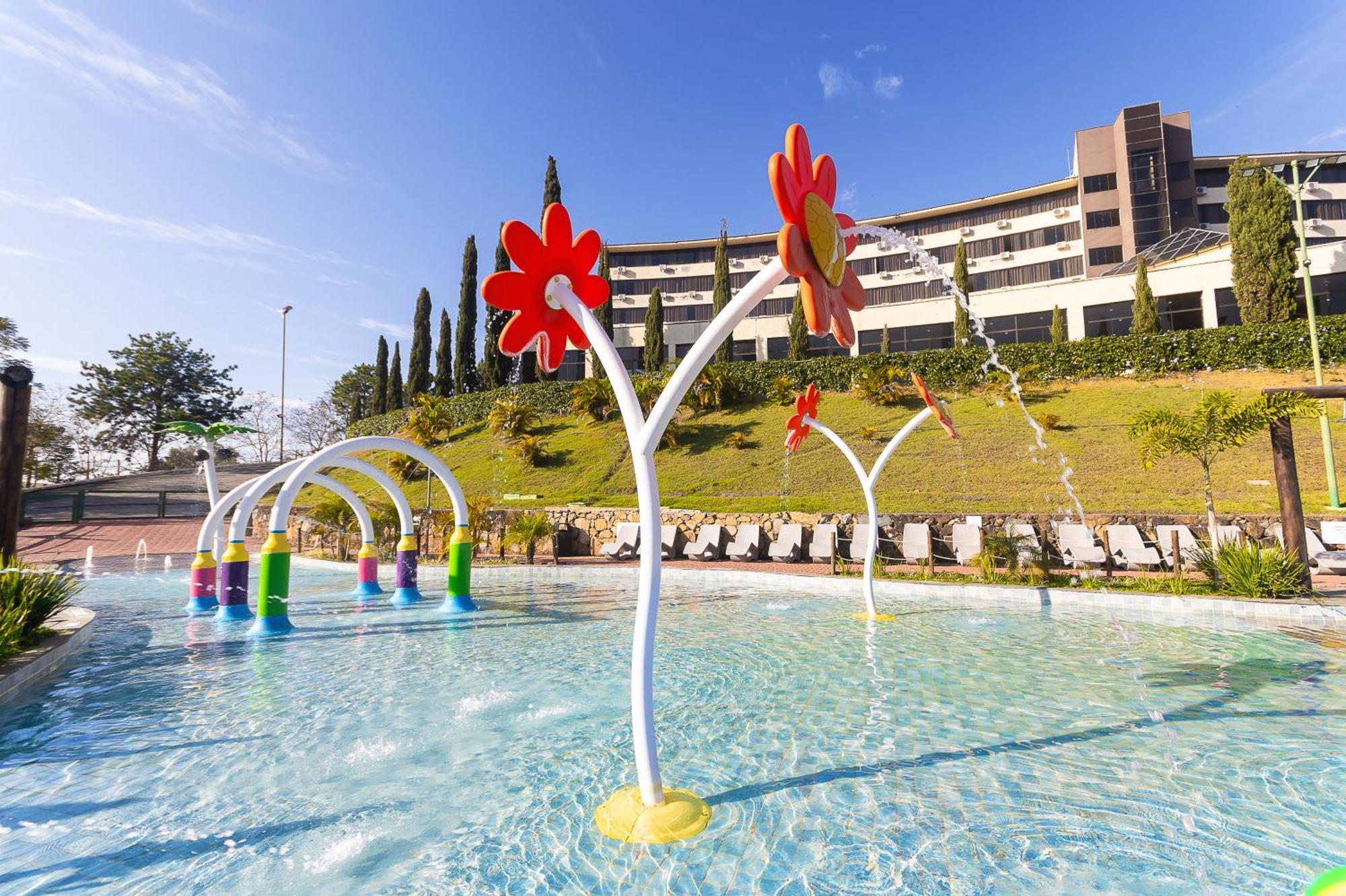 Hotel Golden Park All Inclusive Pocos De Caldas By Nacional Inn エクステリア 写真 The children's pool at the hotel