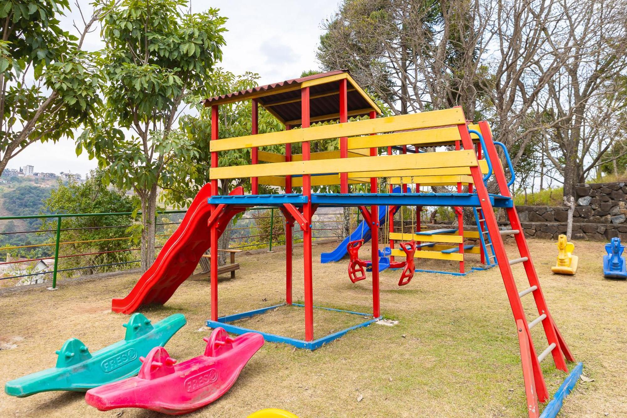 Hotel Golden Park All Inclusive Pocos De Caldas By Nacional Inn エクステリア 写真 Playground at the school