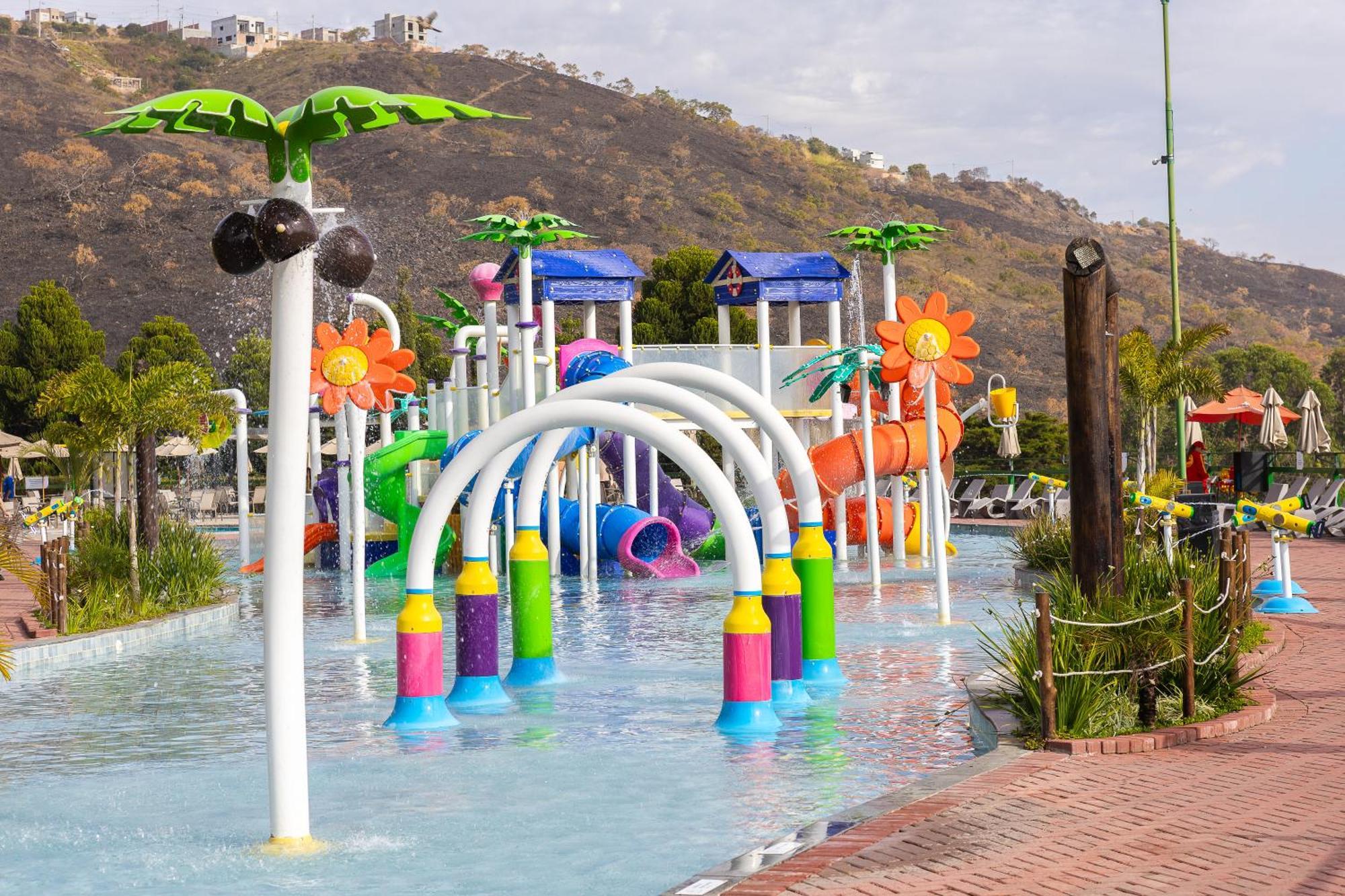Hotel Golden Park All Inclusive Pocos De Caldas By Nacional Inn エクステリア 写真 Splash Island